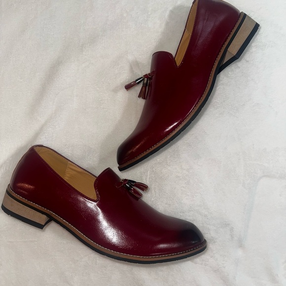 Men’s NWOT Elegant Burgundy Leather Loafers - Picture 2 of 4